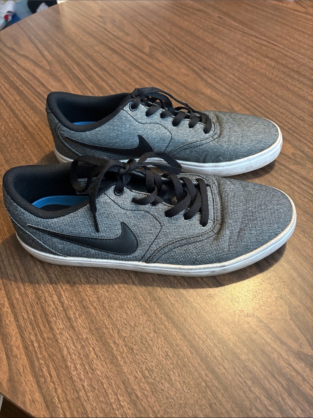 Nike SB Check Men’s Size 10 Solarsoft Skate Shoes Gray Low Top Sneakers